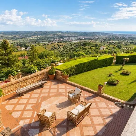 Exclusive Sea & Mountain View, 5 Chieti